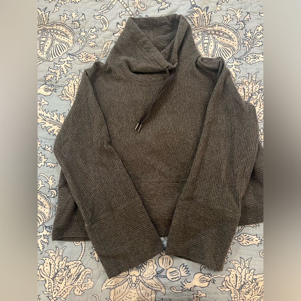 Lululemon gray sweatshirt
